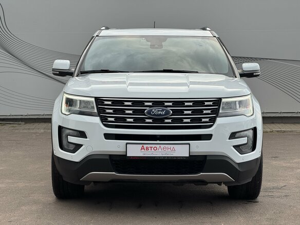 2017 Ford Explorer V Рестайлинг 2, белый, 2700000 рублей - вид 1