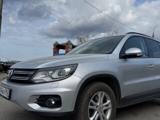 2012 Volkswagen Tiguan I Рестайлинг, серебристый, 1370000 рублей, вид 1