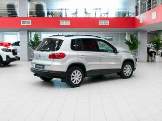 2013 Volkswagen Tiguan I Рестайлинг, серебристый, 890000 рублей, вид 2