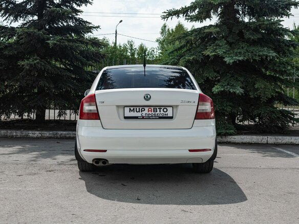 2012 Skoda Octavia II (A5) Рестайлинг, белый, 725000 рублей - вид 5