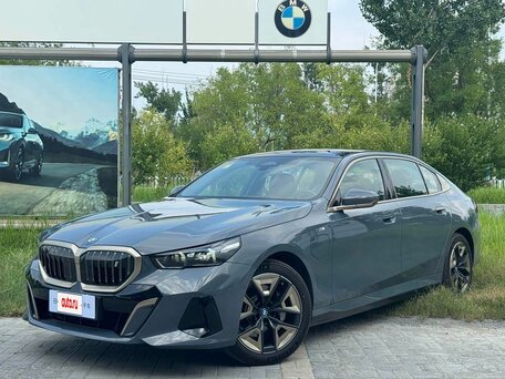 BMW i5