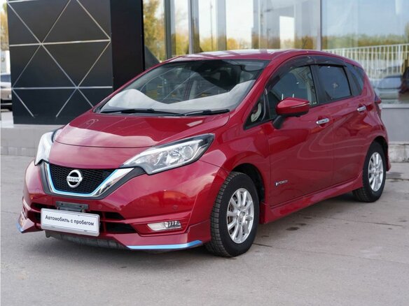 2018 Nissan Note e-Power II Рестайлинг, красный, 1155000 рублей