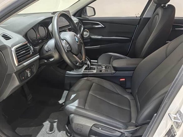 2023 BMW 1 серии 120i III (F52) Рестайлинг, белый - вид 6