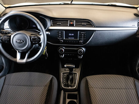 2018 Kia Rio IV, белый, 1399000 рублей, вид 5