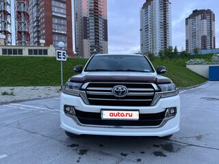2018 Toyota Land Cruiser 200 Series Рестайлинг 2, белый, 6999999 рублей, вид 3