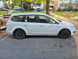 2010 Ford Focus II Рестайлинг, белый, 360000 рублей, вид 3