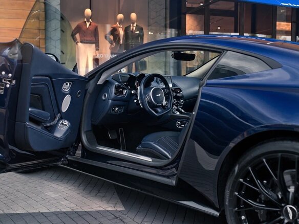 2019 Aston Martin V8 Vantage IV, синий, 13500000 рублей - вид 7