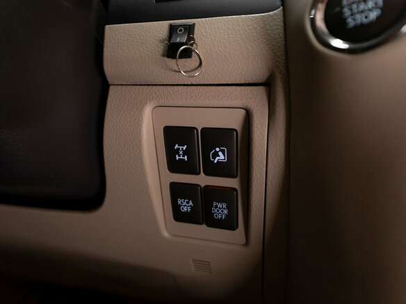 2013 Lexus LX 570 III Рестайлинг, чёрный, 4950000 рублей - вид 19
