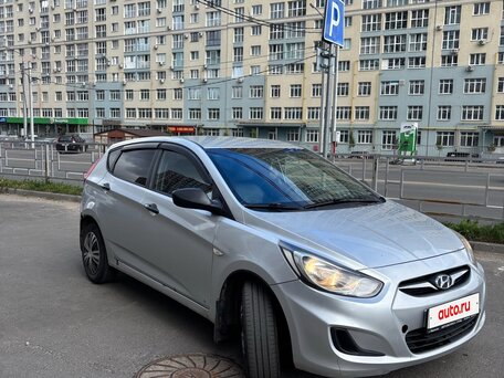 2013 Hyundai Solaris I, серебристый, 440000 рублей, вид 1