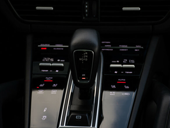 2019 Porsche Cayenne III, синий, 5897000 рублей - вид 18