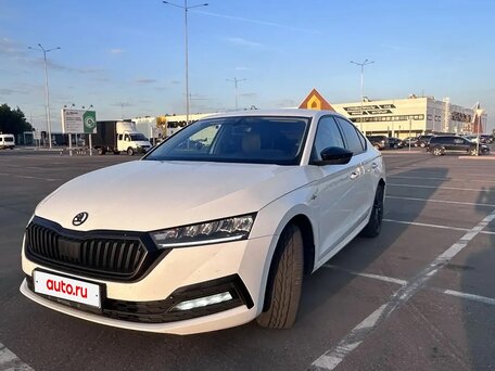2021 Skoda Octavia IV (A8), белый, 1775000 рублей, вид 2