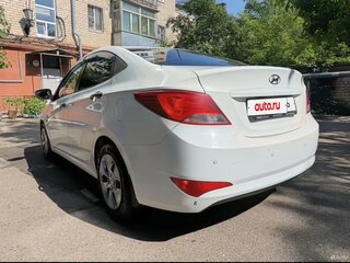 2015 Hyundai Solaris I Рестайлинг, белый, 750000 рублей, вид 4
