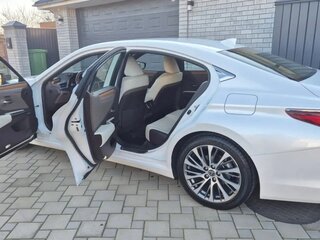2018 Lexus ES 250 VII, белый, 4300000 рублей, вид 4