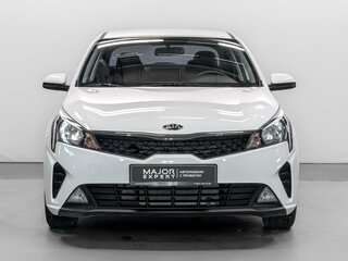 2021 Kia Rio IV Рестайлинг, белый, 1710000 рублей, вид 2