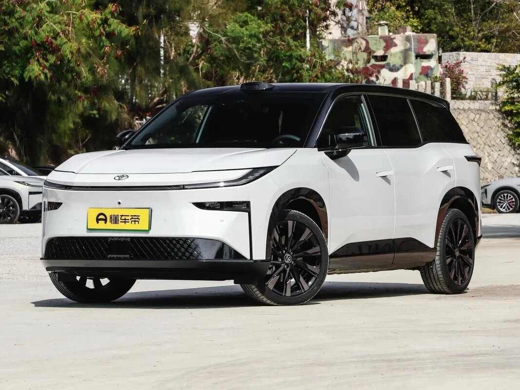 Открыть фотографии: Toyota bZ3X