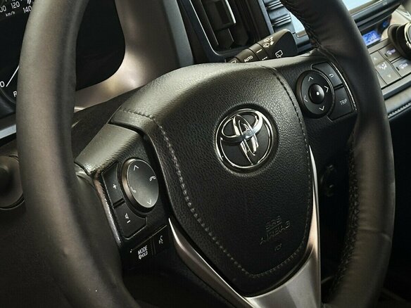 2017 Toyota RAV4 IV (XA40) Рестайлинг, чёрный, 1960000 рублей - вид 13