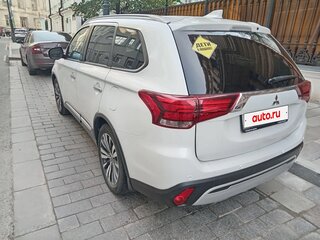 2021 Mitsubishi Outlander III Рестайлинг 3, белый, 2490000 рублей, вид 5