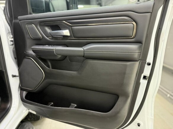 2023 Ram 1500 Crew Cab V, белый, 7700000 рублей - вид 18