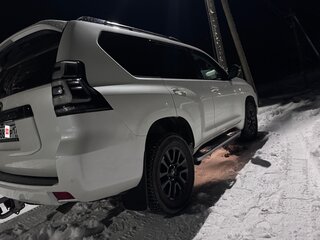 2022 Toyota Land Cruiser Prado 150 Series Рестайлинг 3, белый, 7900000 рублей, вид 3