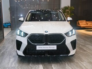 2025 BMW X2 xDrive25i II (U10), белый, 6000000 рублей, вид 3