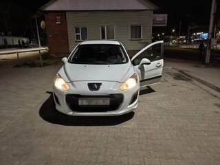 2011 Peugeot 308 I Рестайлинг, белый, 530000 рублей, вид 2