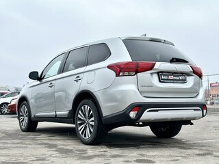 2020 Mitsubishi Outlander III Рестайлинг 3, серебристый, 2165073 рублей, вид 4