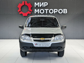 2018 Chevrolet Niva I Рестайлинг, серебристый, 725000 рублей, вид 2