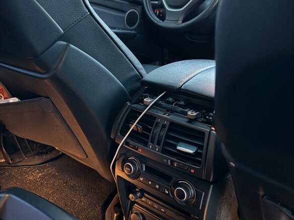 2010 BMW X6 50i 8-speed I (E71), белый, 1750000 рублей - вид 10