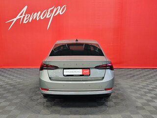 2022 Skoda Octavia IV (A8), бежевый, 2079000 рублей, вид 4