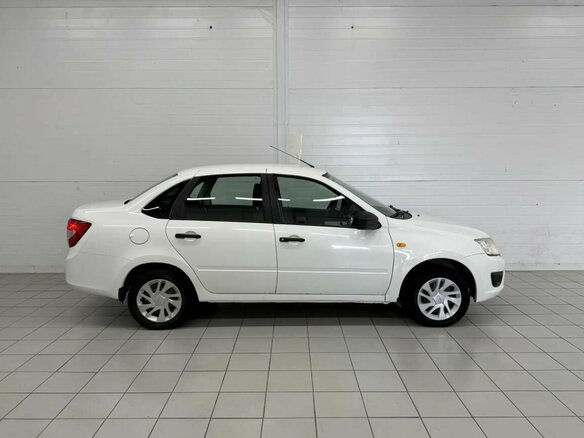 2017 Lada (ВАЗ) Granta I, белый, 600000 рублей - вид 3