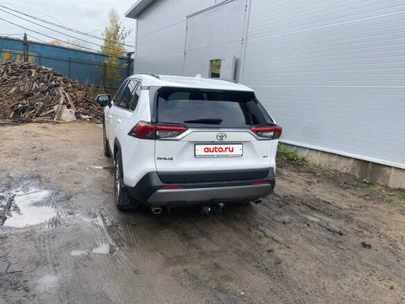 2021 Toyota RAV4 V (XA50), белый, 3650000 рублей - вид 2