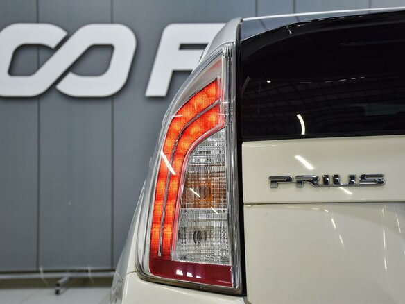 2015 Toyota Prius III Рестайлинг (XW30), белый, 1169000 рублей - вид 5