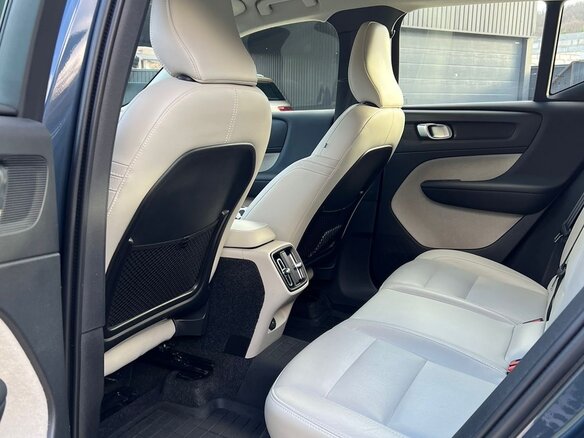 2020 Volvo XC40 I, синий, 4000000 рублей - вид 12