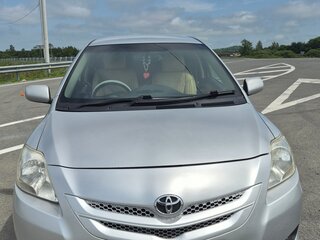 2007 Toyota Belta I, серый, 400000 рублей, вид 1