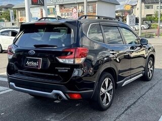 2020 Subaru Forester MHEV V, белый, 2370000 рублей, вид 4