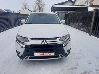 2019 Mitsubishi Outlander III Рестайлинг 3, белый, 2610823 рублей, вид 2