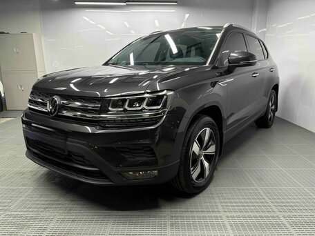 2023 Volkswagen Tharu I, серый, 1890000 рублей, вид 1