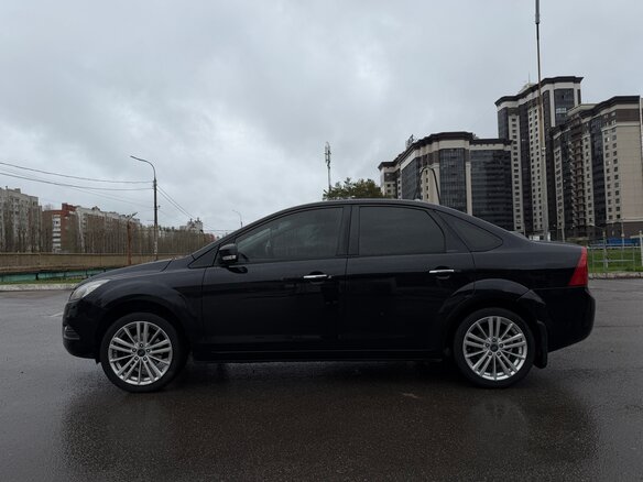 2010 Ford Focus II Рестайлинг, чёрный, 700000 рублей - вид 4