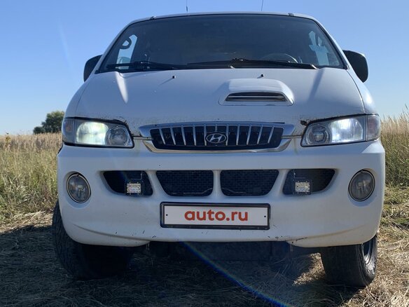 2002 Hyundai Starex I Рестайлинг, белый - вид 2