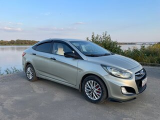2013 Hyundai Solaris I, бежевый, 610000 рублей, вид 3