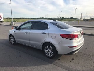 2017 Kia Rio III Рестайлинг, серебристый, 922222 рублей, вид 5