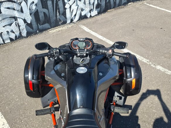 2015 BRP Can-Am Spyder, серый, 1890000 рублей - вид 12