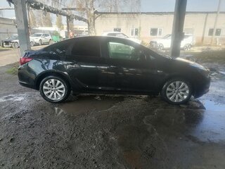 2014 Opel Astra J Рестайлинг, чёрный, 750000 рублей, вид 3