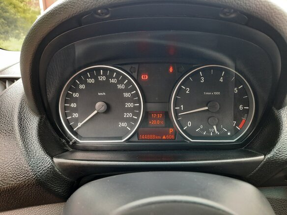 2009 BMW 1 серии 116i I (E81/E82/E87/E88) Рестайлинг, красный, 770000 рублей - вид 8