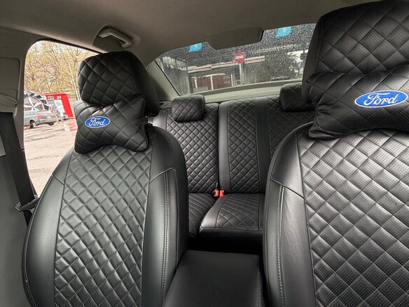 2010 Ford Focus II Рестайлинг, чёрный, 700000 рублей - вид 9