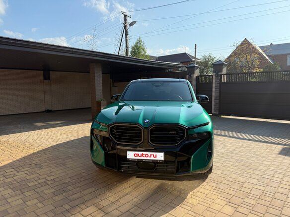 2023 BMW XM, зелёный, 16900000 рублей - вид 2