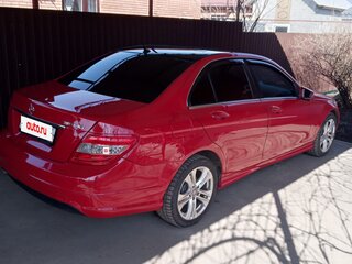 2010 Mercedes-Benz C-Класс 180 BlueEFFICIENCY III (W204), красный, 1320000 рублей, вид 4