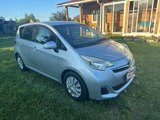 2012 Toyota Ractis II, серебристый, 930000 рублей, вид 3