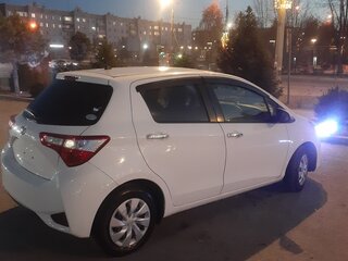 2019 Toyota Vitz III (XP130) Рестайлинг, белый, 1100000 рублей, вид 3