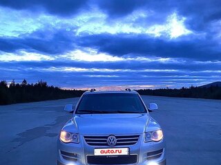 2008 Volkswagen Touareg I Рестайлинг, серебристый, 800000 рублей, вид 3